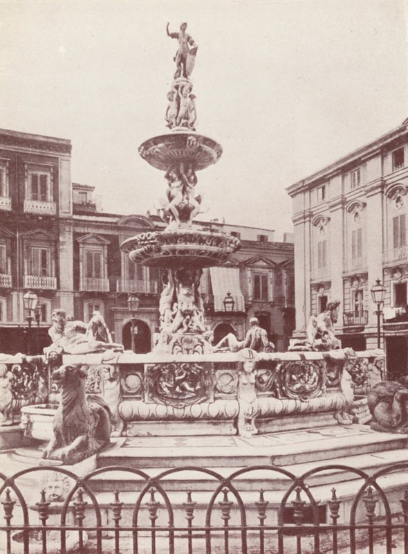 Sizilien: Ein Brunnen in Messina von Italian Photographer