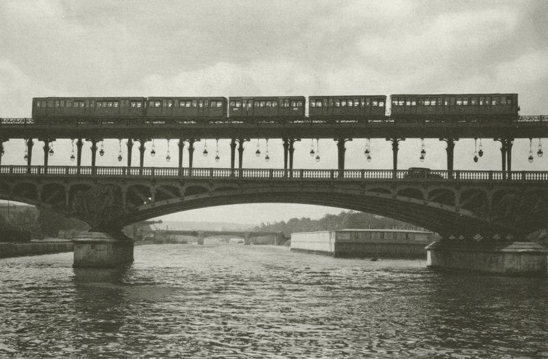 Paris: Pont de Passy von Mario Bucovich