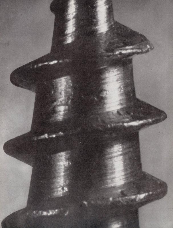Gewinde einer kleinen Schraube von Paul Henning