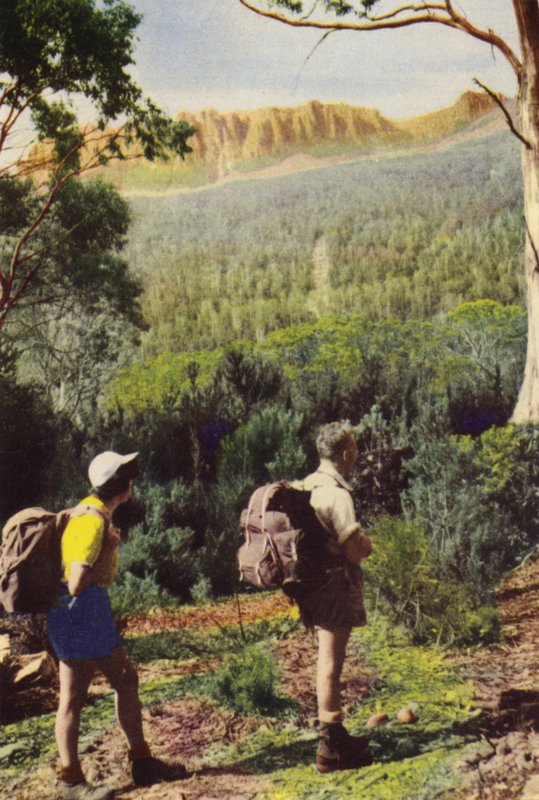 Tasmanien: Wanderer in der Nähe des Mount Olympus von Photographer Australian