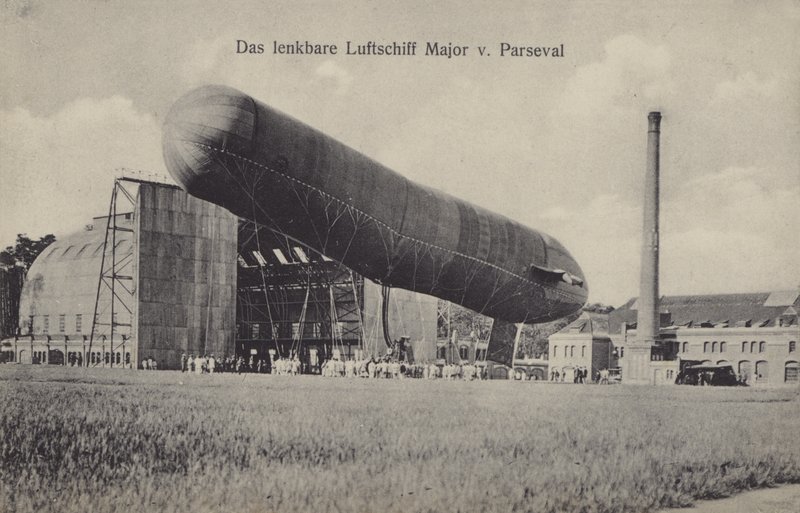 August von Parsevals lenkbares Luftschiff von Photographer German