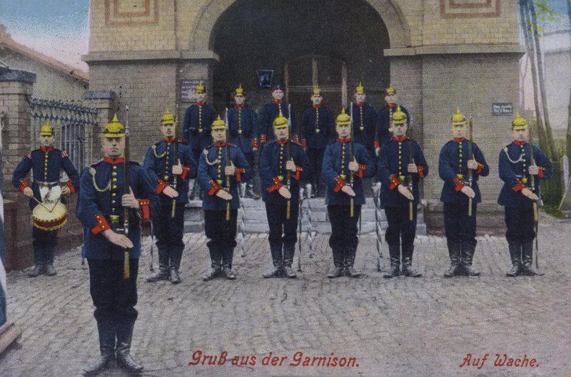 Deutsche Soldaten beim Wachdienst von Photographer German