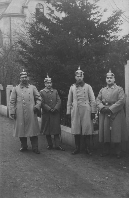 Gruppe deutscher Offiziere (s/w Foto) von Photographer German