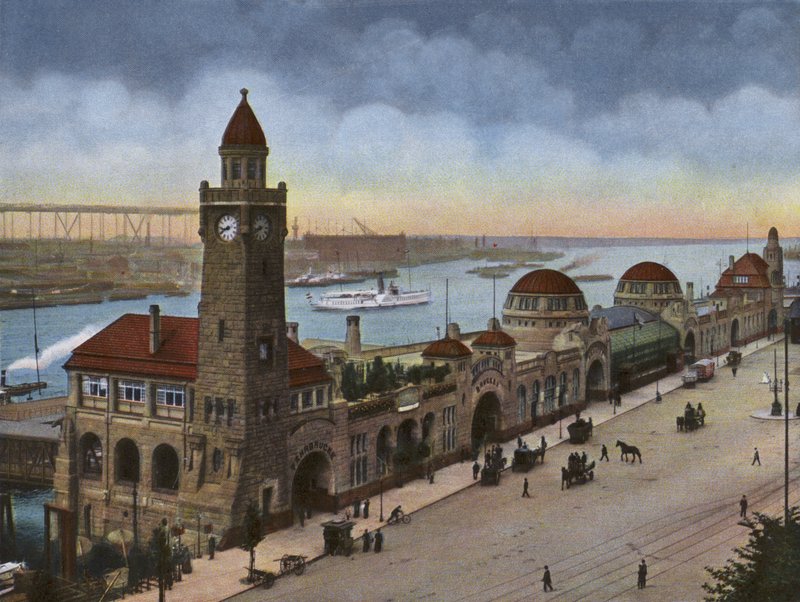 Hamburg: St. Pauli Landungsbrücken von Photographer German
