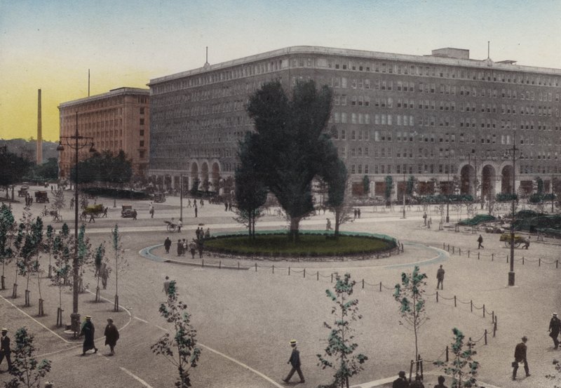 Japan, ca. 1912: Marunouchi-Gebäude, Tokio von Photographer Japanese
