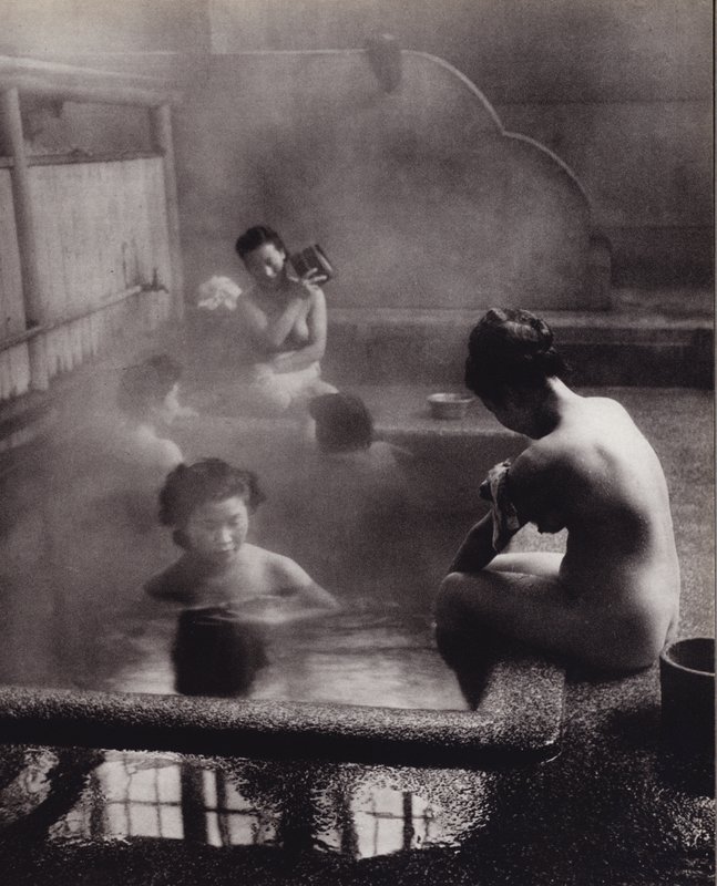 Öffentliches Bad (s/w Foto) von Photographer Japanese
