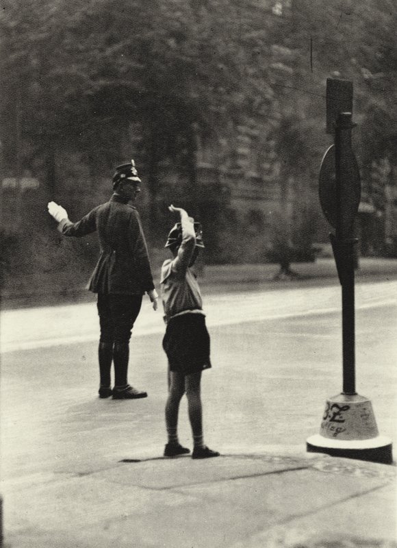 Berlin: Schupo von Sasha Stone