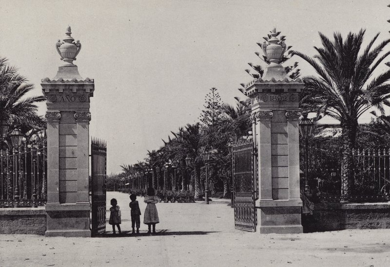 Cadiz: Entrada al Parque Genoves von Spanish Photographer